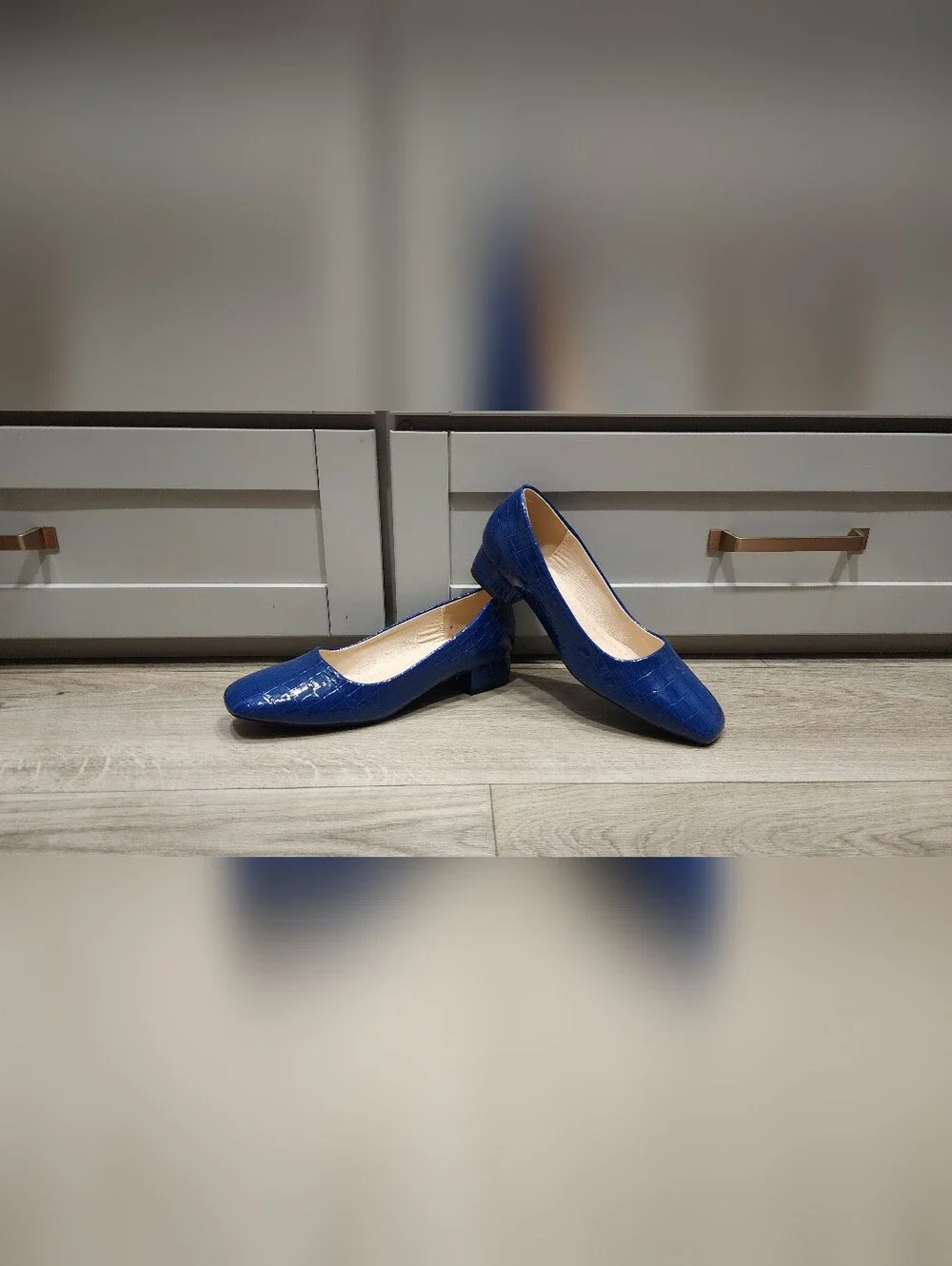 NEW Classic Blue Patent Low Heel Women's Pumps - Picture 3 of 9